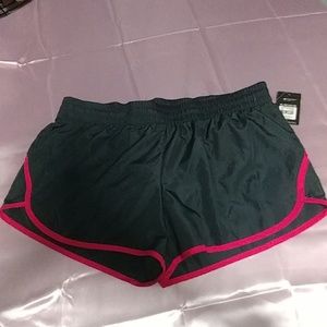⛄ Athletic works running shorts Sz XL